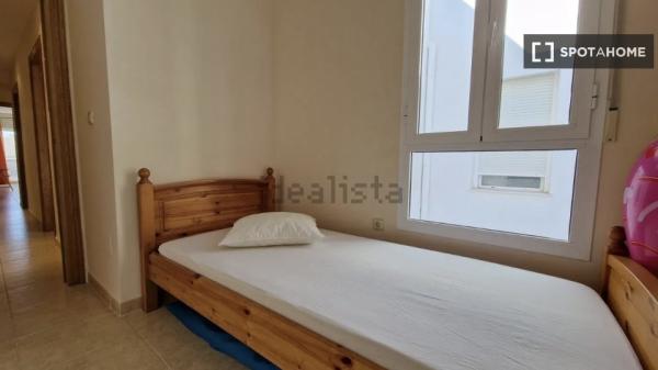 Apartamento de 2 dormitorios en alquiler en Garrucha, Almería
