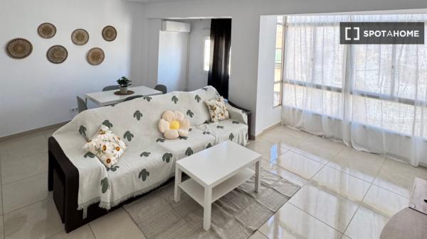 Se alquila habitación en Santa Rita, Almería