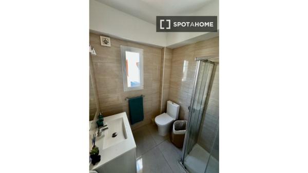 Se alquila habitación en Santa Rita, Almería