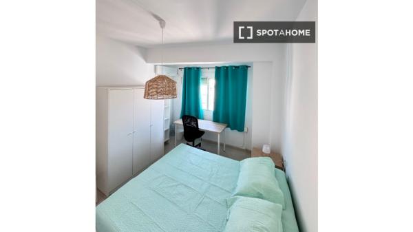 Se alquila habitación en Santa Rita, Almería