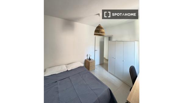 Se alquila habitación en Santa Rita, Almería