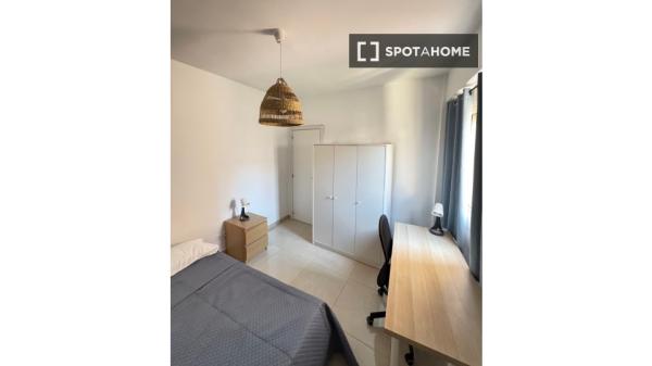 Se alquila habitación en Santa Rita, Almería