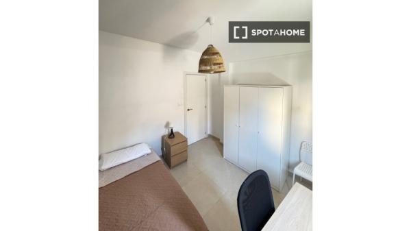 Se alquila habitación en Santa Rita, Almería