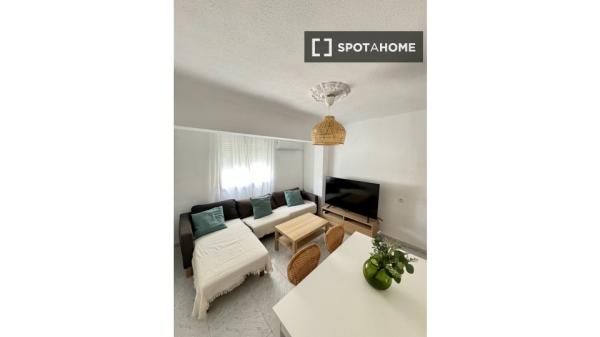 Se alquila habitación compartida en Barrio Alto, Almería