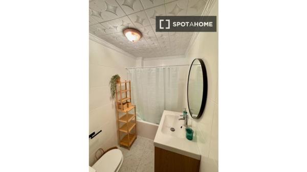 Se alquila habitación compartida en Barrio Alto, Almería