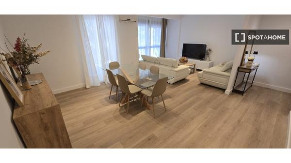 Piso de 2 dormitorios en alquiler en Alfalfa, Sevilla