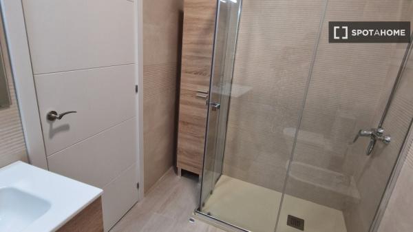 Piso de 2 dormitorios en alquiler en Alfalfa, Sevilla