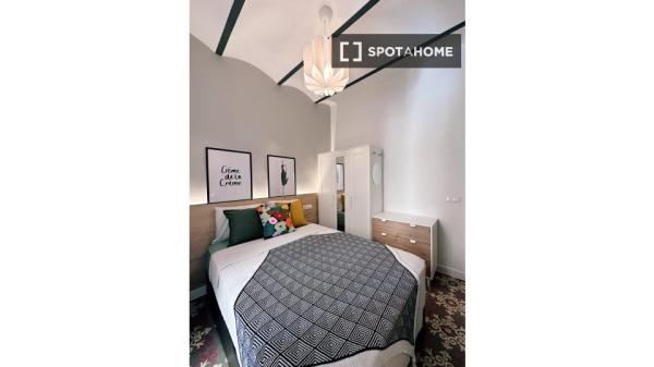 Habitación en piso compartido en barcelona.