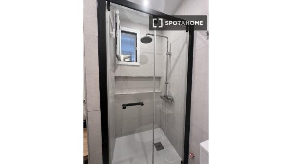 Habitación en piso compartido en barcelona.