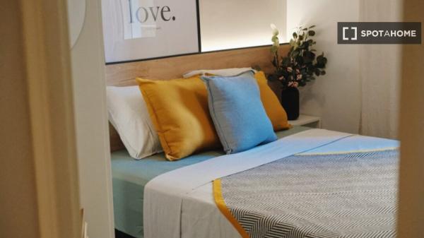 Habitación en piso compartido en barcelona.