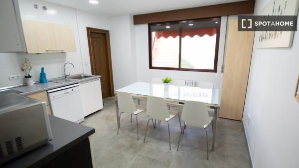 Zimmer in Wohngemeinschaft zu vermieten in Plaza España, Valladolid