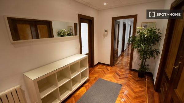 Zimmer in Wohngemeinschaft zu vermieten in Plaza España, Valladolid