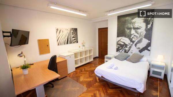 Zimmer in Wohngemeinschaft zu vermieten in Plaza España, Valladolid
