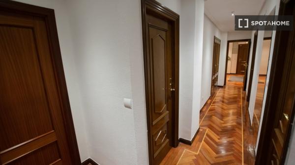 Pokój w mieszkaniu współdzielonym do wynajęcia na Plaza España w Valladolid