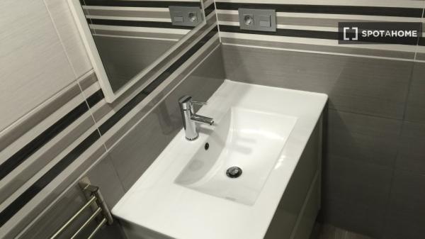 Habitación en piso compartido de 8 habitaciones, Plaza España