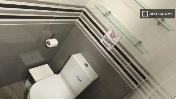 Habitación en piso compartido de 8 habitaciones, Plaza España