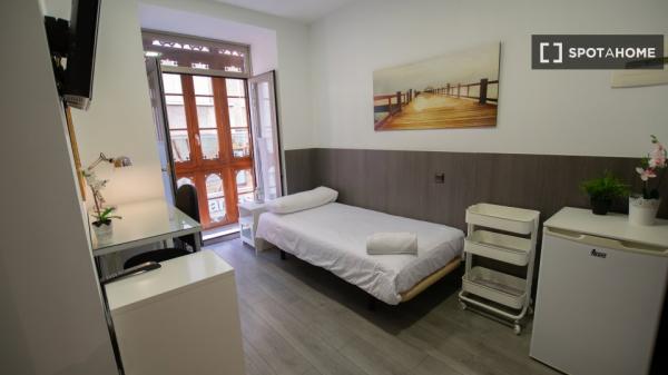 Habitación en piso compartido de 8 habitaciones, Plaza España