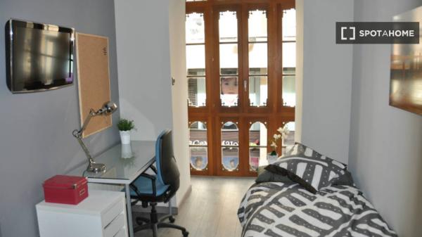 Habitación en piso compartido de 8 habitaciones, Plaza España