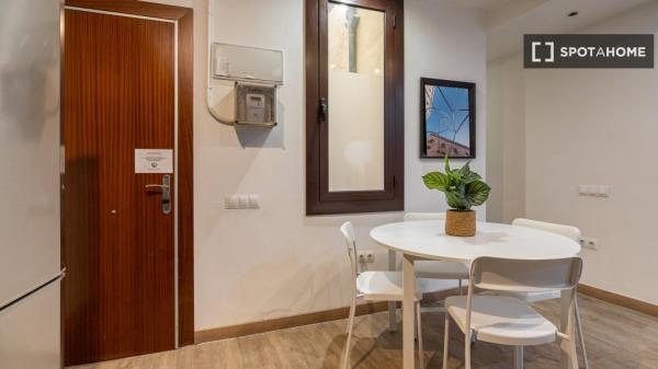 Habitación en piso compartido en barcelona.