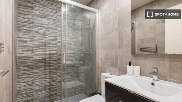 Habitación en piso compartido en barcelona.