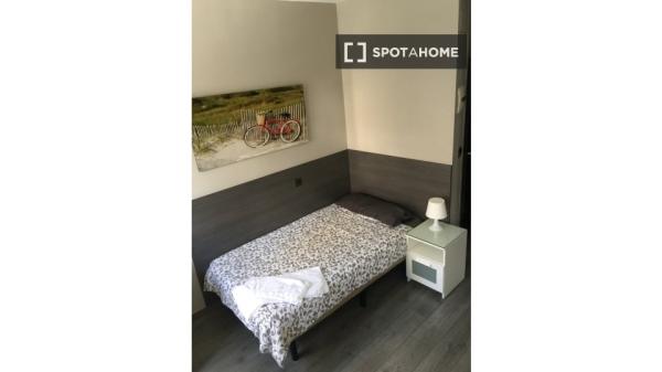 Habitación en piso compartido de 8 habitaciones, Plaza España