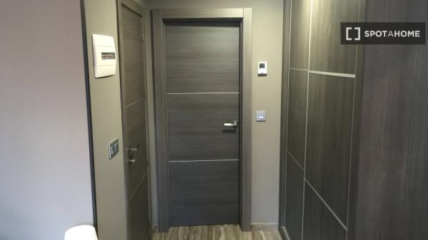 Habitación en piso compartido de 8 habitaciones, Plaza España