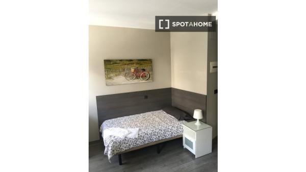 Habitación en piso compartido de 8 habitaciones, Plaza España