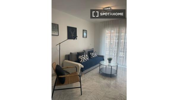Apartamento de 2 habitaciones en alquiler en Mármoles Este, Málaga