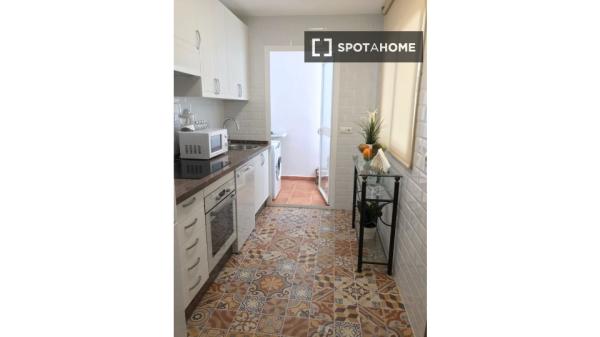 Apartamento de 2 habitaciones en alquiler en Mármoles Este, Málaga