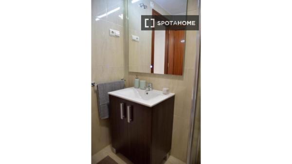 Apartamento de 2 habitaciones en alquiler en Mármoles Este, Málaga