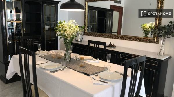 Apartamento de 2 habitaciones en alquiler en Mármoles Este, Málaga