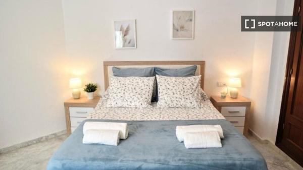 Apartamento de 2 habitaciones en alquiler en Mármoles Este, Málaga