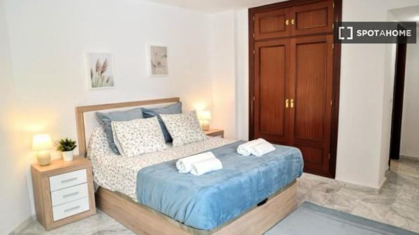 Apartamento de 2 habitaciones en alquiler en Mármoles Este, Málaga