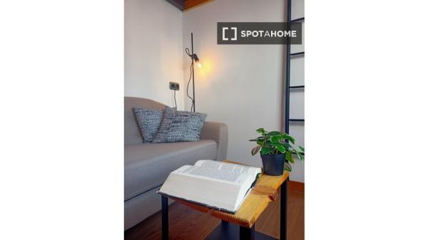 Estudio en alquiler en San Gil, Sevilla