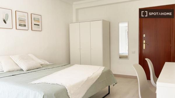 Zimmer in Wohngemeinschaft in Saragossa