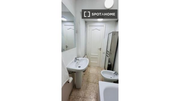 Zimmer in Wohngemeinschaft in Alicante zu vermieten.