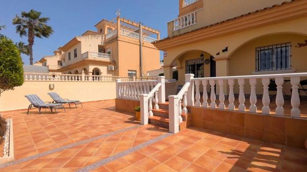 Chalet pareado en calle Alemania