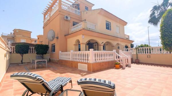 Chalet pareado en calle Alemania