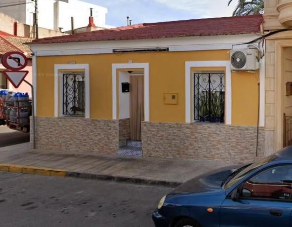 Casa independiente en calle Rosario