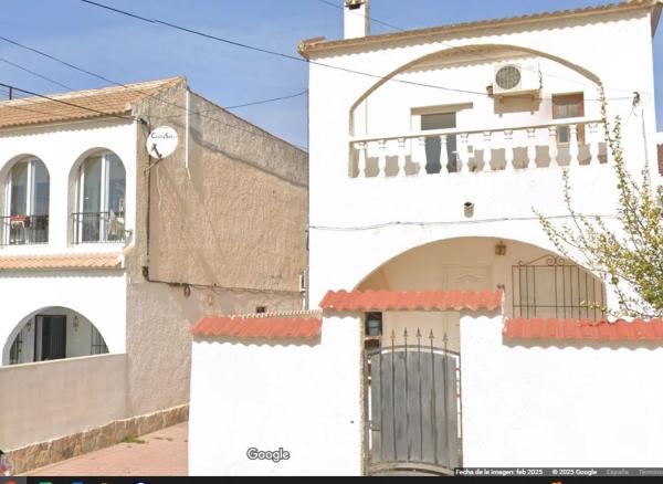 Chalet pareado en Cl Alicante