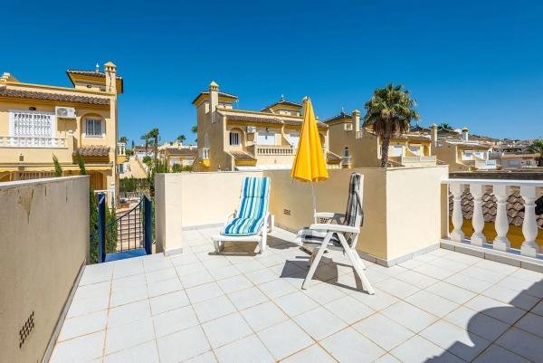 Chalet pareado en calle Aitana