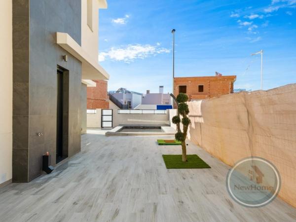 Casa independiente en C. Miguel Delibes