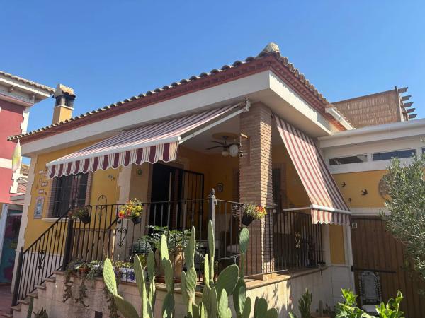 Casa independiente en calle Alemania s/n