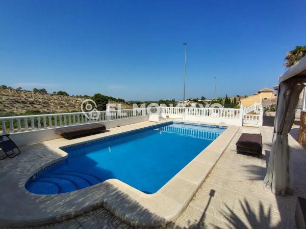 Casa independiente en calle Holanda