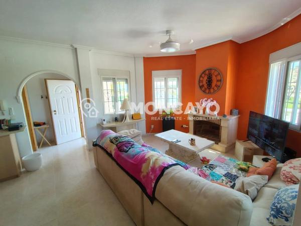 Casa independiente en calle Holanda