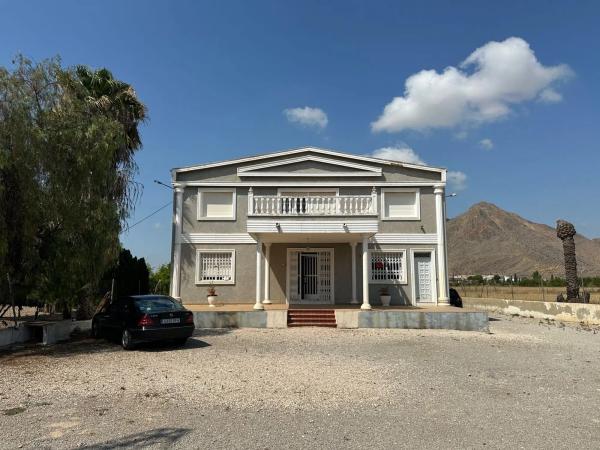 Casa independiente en Barrio S. Jose Cr Catral, 277