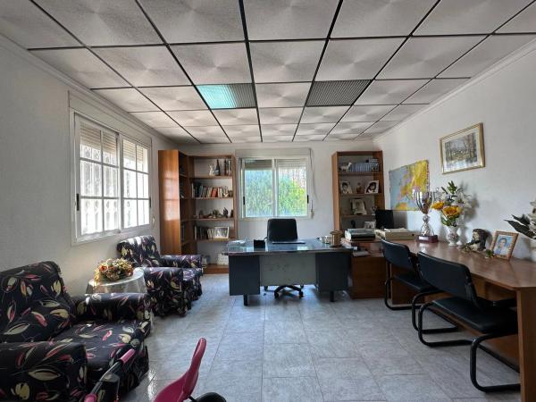 Casa independiente en Barrio S. Jose Cr Catral, 277