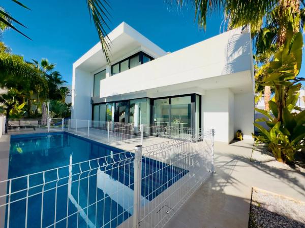 Casa independiente en avenida Guatemala