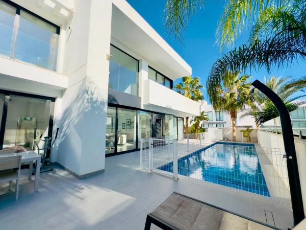 Casa independiente en avenida Guatemala