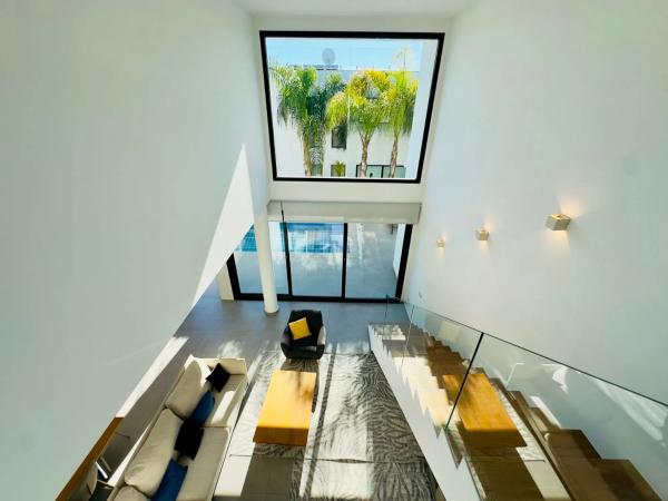 Casa independiente en avenida Guatemala